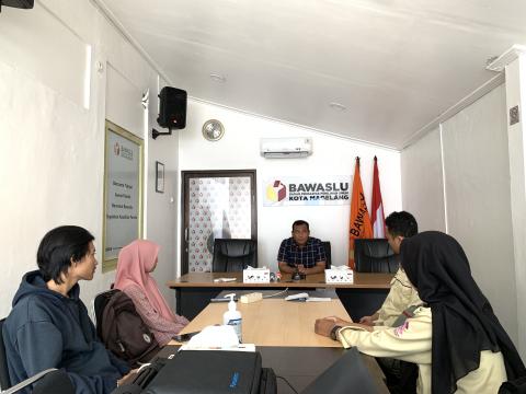 wawancara mahasiswa UNTIDAR bersama Ketua Bawaslu Kota Magelang Bapak Maludin Taufiq, S.IP