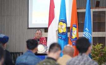 Anggota Bawaslu Totok Hariyono saat menjadi keynote speaker diskusi dengan tema Menakar Peran Mahasiswa dalam Mengawal Pemilihan Kepala Daerah serentak 2024 yang Transparan, Amanah, dan Damai di Universitas Kristen Indonesia (UKI), Kamis (24/10/2024).