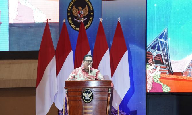 Ketua Bawaslu Rahmat Bagja saat menjadi narasumber dalam Rapat Koordinasi Kesiapan Pilkada Serentak Tahun 2024 untuk wilayah Sumatera, yang digelar Kemenkopolhukam di Medan, Selasa, (9/7/2024).