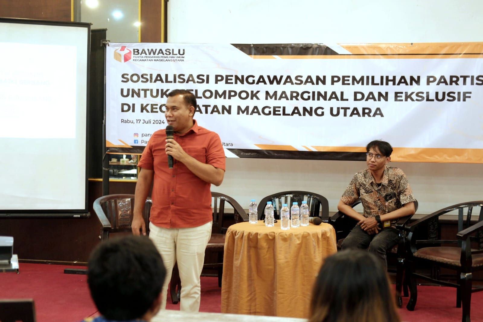 Ketua Bawaslu Kota Magelang Maludin Taufiq saat menjadi narasumber di acara Sosialisasi Pengawasan Pemilihan Partisipatif untuk Kelompok Marginal dan Eksklusif Kecamatan Magelang Utara di New Kebon Tebu Cafe & Resto, Magelang, Rabu (17/7/2024)