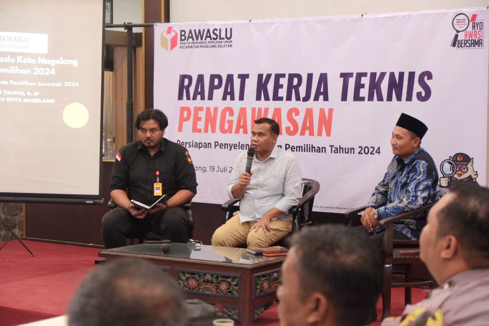 Ketua Bawaslu Kota Magelang Maludin Taufiq saat menjadi narasumber di acara Rapat Kerja Teknis Pengawasan Persiapan Penyelenggaraan Pemilihan Tahun 2024 oleh Panwaslu Kecamatan Magelang Selatan di New Kebon Tebu Cafe & Resto, Magelang, Jum'at (19/7/2024)