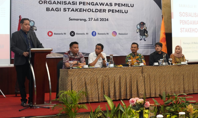 Suasana Sosialisasi Organisasi Pengawas Pemilu Bagi Stakeholder Pemilu, di Semarang, Jawa Tengah, Sabtu malam (27/7/2024