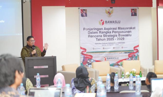 Ketua Bawaslu Rahmat Bagja dalam Diskusi Kelompok Terpumpun dengan tema Penjaringan Aspirasi Masyarakat dalam Penyusunan Rencana Strategis Bawaslu Tahun 2025-2029 di Universitas Indonesia Depok, Jawa Barat, Kamis (15/8/2024)/foto: Publikasi dan Pemberitaan Bawaslu.