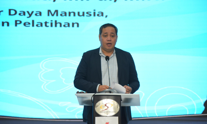 Anggota Bawaslu Herwyn JH Malonda memberikan arahan dalam Rapat Koordinasi Pengelolaan Data Pengawas Pemilu Ad-Hoc pada Pemilihan 2024 di Jakarta, Selasa (13/8/2024)/foto: Publikasi dan Pemberitaan Bawaslu.