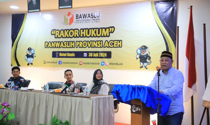 Anggota Bawaslu Totok Hariyono saat menutup acara Rakor Hukum di Banda Aceh, Selasa (30/7/2024) malam