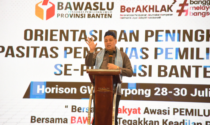 Anggota Bawaslu Herwyn JH Malonda saat menghadiri Peningkatan Kapasitas Pengawas Pemilihan Ad Hoc Se-Provinsi Banten, Minggu (28/7/2024).