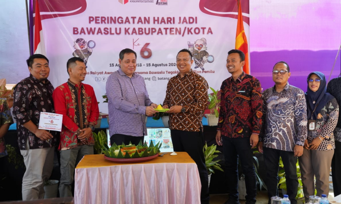 Anggota Bawaslu Herwyn JH Malonda saat supervisi di Bawaslu Kabupaten Batang, Kamis, (15/8/2024)