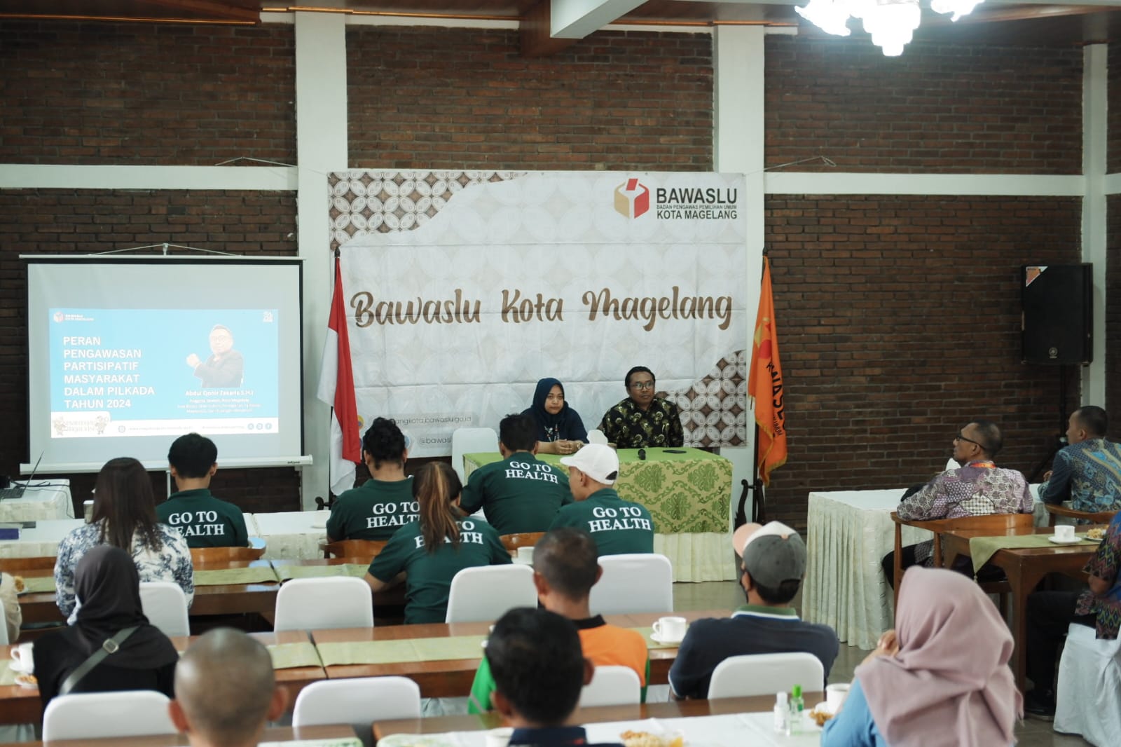 Bawaslu Kota Magelang adakan sosialisasi Demokrasi Inklusif pada hari Rabu, (8/8/2024) di RM Keboen Semilir dengan mendatangkan masyarakat dari berbagai kalangan, mulai dari Tukang Becak, Pedagang Kaki Lima, Ojek Online, Komunitas Kalandara dan Penyandang Disabilitas.