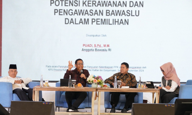 Anggota Bawaslu Puadi saat menjadi narasumber pada kegiatan Rapat Koordinasi Pembinaan dan Penguatan Kapasitas Badan ad hoc, di Kota Banjarmasin, Kalimantan Selatan, Jumat (7/9/2024).