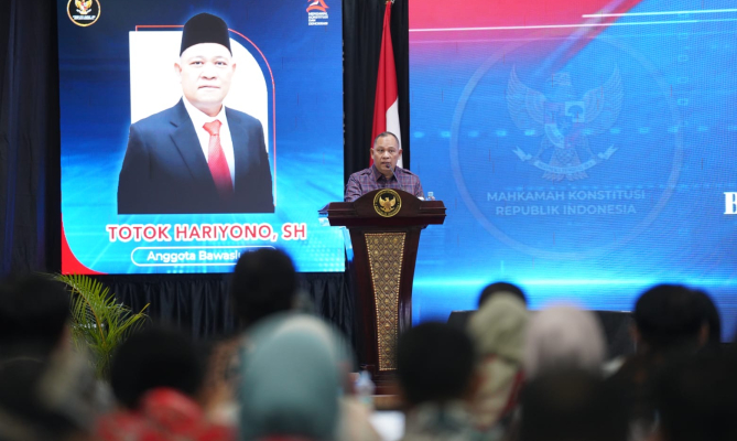 Anggota Bawaslu Totok Hariyono saat memberikan arahan Bimbingan Teknis Hukum Acara Perselisihan Hasil Pemilihan Gubernur, Bupati, dan Wali Kota bagi Bawaslu tahun 2024 angkatan II di Bogor, Selasa (3/9/2024)/ Foto: Publikasi dan Pemberitaan Bawaslu