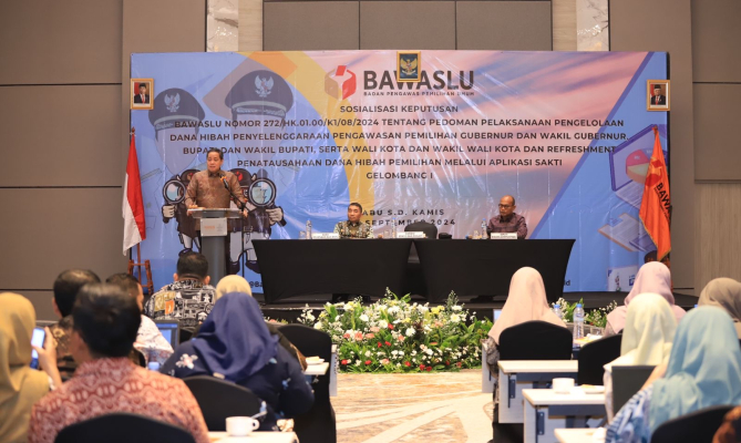 Anggota Bawaslu Herwyn JH Malonda memberikan arahan di Jawa Barat, Rabu (4/9/2024)/foto: Publikasi dan Pemberitaan Bawaslu.