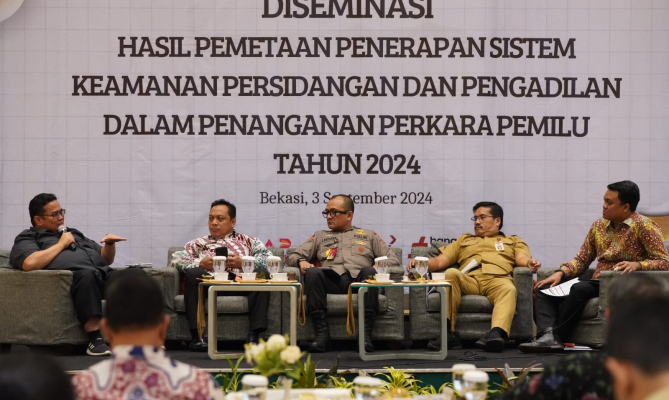 Ketua Bawaslu Rahmat Bagja dalam Disemenasi Hasil Pemetaan Penerapan Sistem Keamanan Persidangan dan Pengadilan Dalam Penanganan Perkara Pemilu Tahun 2024, yang digelar oleh Komisi Yudisial, di Kota Bekasi, Jawa Barat, Selasa, (3/9/2024).