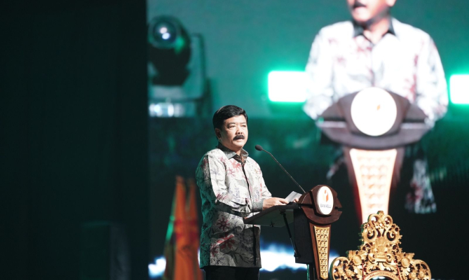 Menko Polhukam Hadi Tjahjanto dalam kegiatan Sentra Gakkumdu Award yang dilaksanakan di Ancol, Jakarta Pusat, pada Kamis (19/9/2024).