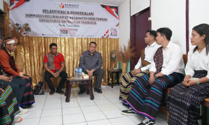 Anggota Bawaslu Hereyn JH Makonda saat menghadiri pelantikan Pengawas Kelurahan/Desa se-Kevamatan Ende Tengah, Kabupaten Ende, 1 Juni 2024/foto: Publikasi dan Pemberitaan Bawaslu.