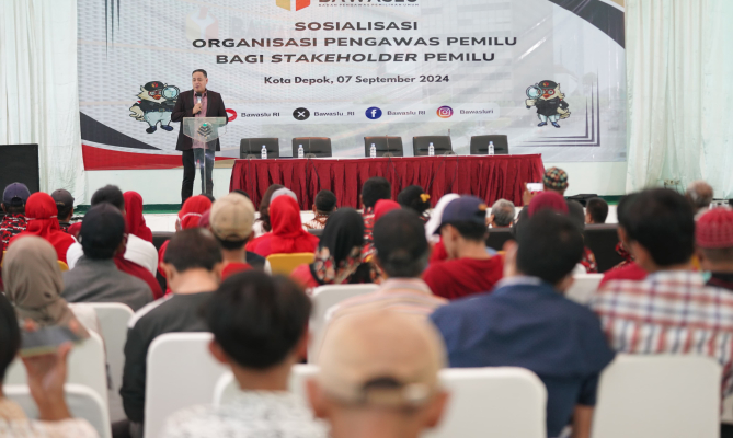 Anggota Bawaslu Herwyn JH Malonda saat membuka Sosialisasi Organisasi Pengawas Pemilu bagi Stakeholder Pemilu di Depok, Sabtu (7/9/2024)./ Foto: Publikasi dan Pemberitaan Bawaslu