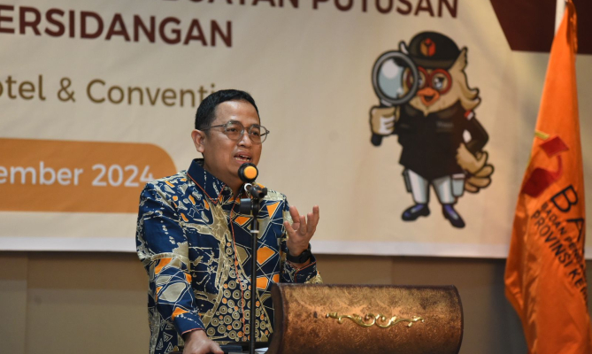 Anggota Bawaslu Puadi dalam Pelatihan Penerimaan Laporan Pembuatan Putusan dan Tata Cara Persidangan yang digelar Bawaslu Kepulauan Riau, di Batam, Sabtu (14/9/2024).