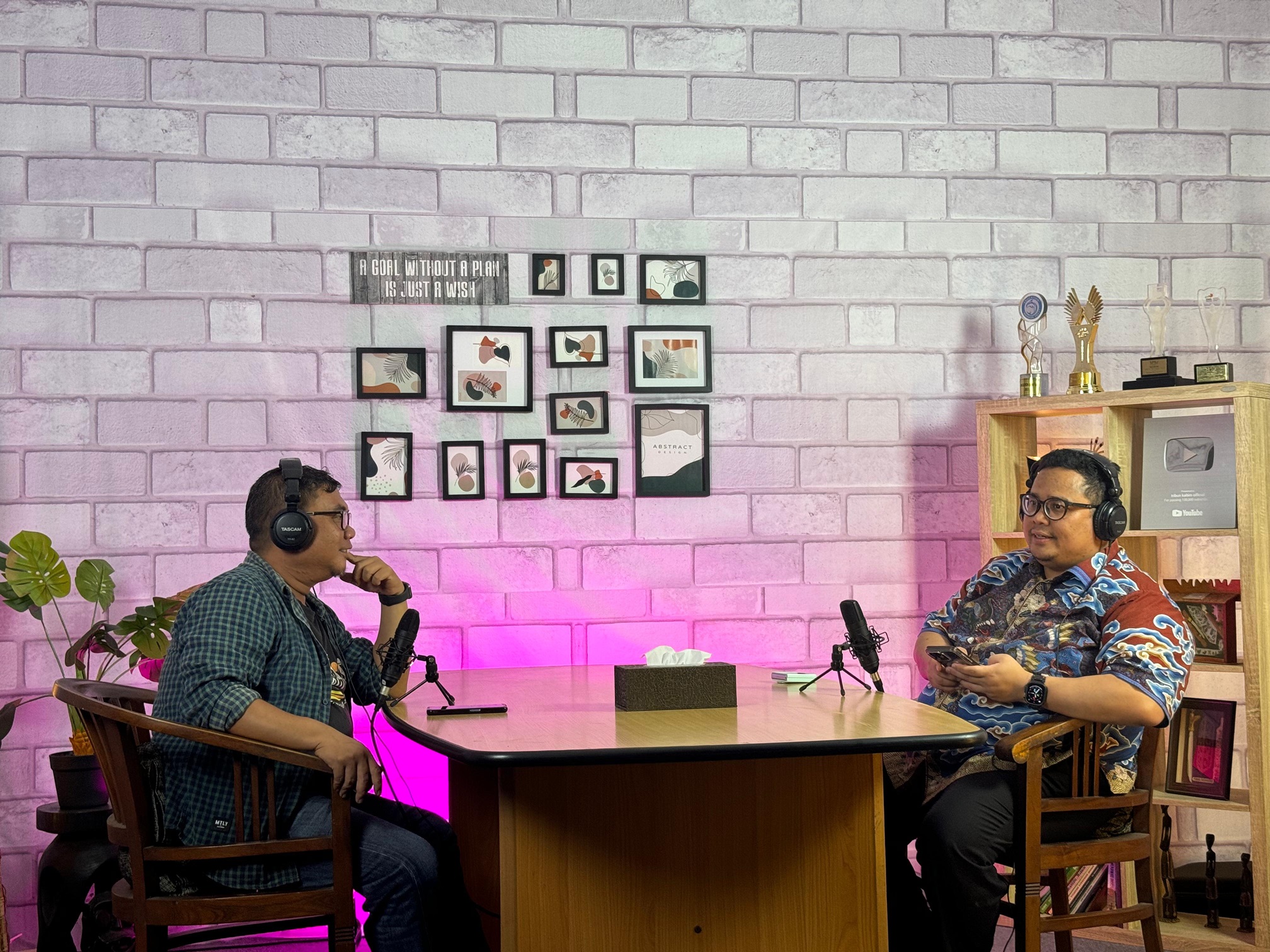 Ketua Bawaslu Rahmat Bagja dalam Podcast Tribun Kaltim di Balikpapan, Senin (14/10/2024).