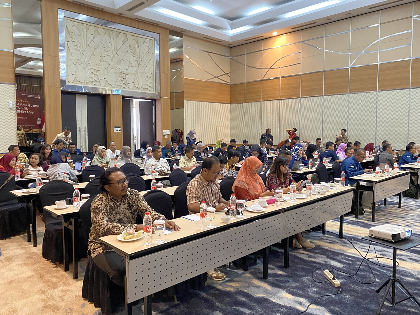 Anggota Bawaslu Kota Magelang hadir dalam acara Bimbingan Teknis Penyusunan DPTB Bagi PKK dan PPS Se-Kota Magelang Pada Pemilihan Tahun 2024 yang diselenggarakan oleh KPU di Hotel Atria, Ju'mat (11/10/2024).