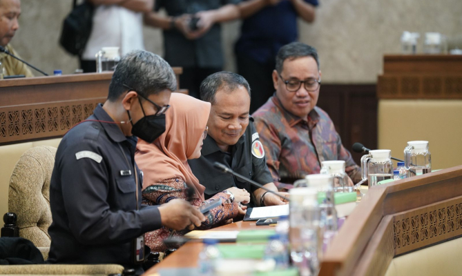 Kiri ke kanan: Kepala Biro Hukum dan Humas Bawaslu Agung Bagus Gede Bhayu Indraatmaja, Anggota Bawaslu Lolly Suhenty, Sekretaris Jenderal Bawaslu Icsan Fuady, Anggota Bawaslu Herwyn JH Malonda