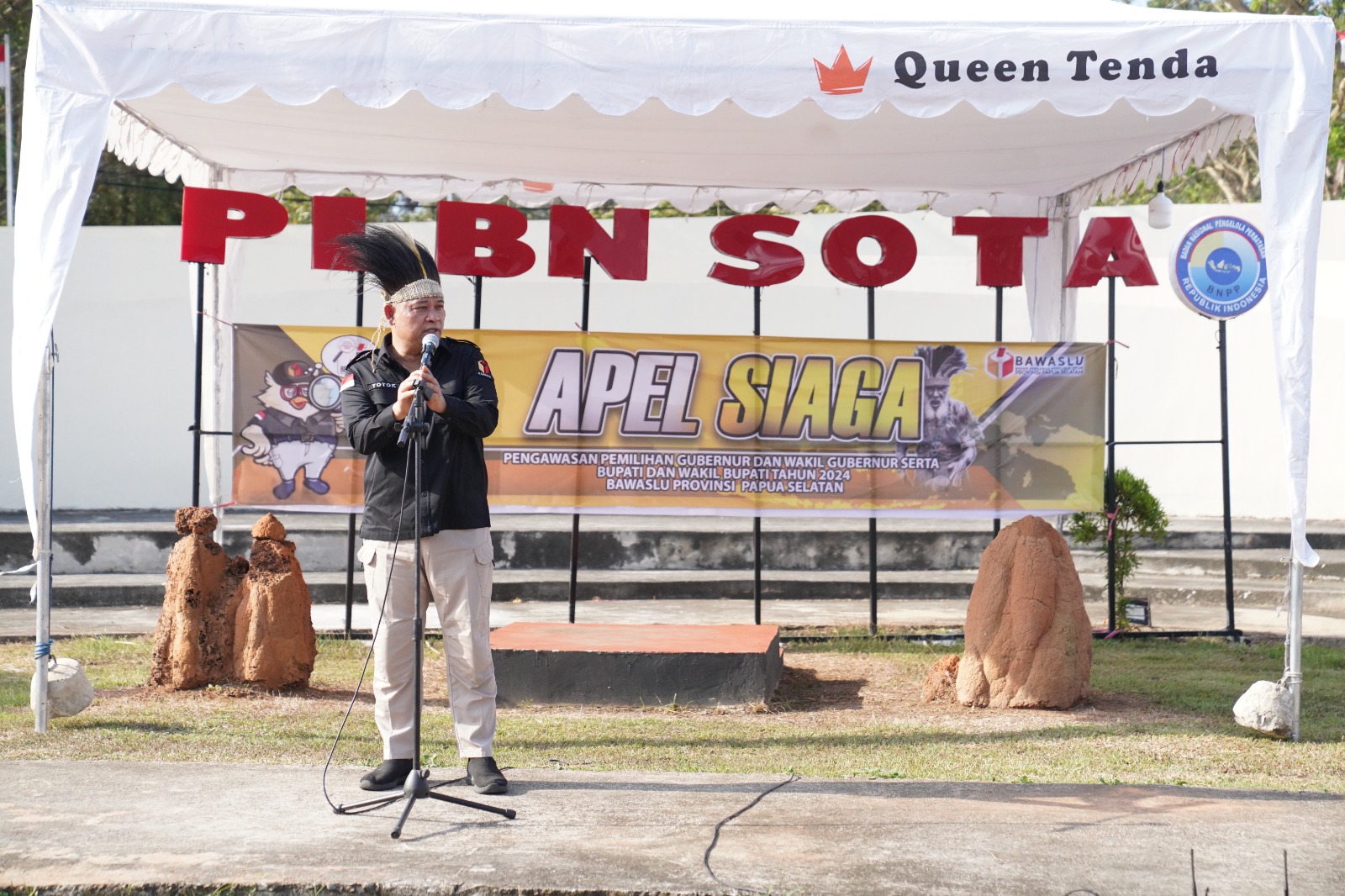 Anggota Bawaslu Totok Hariyono dalam Apel Siaga Pengawasan di Pos Lintas Batas Negara (PLBN) Sota, Jumat (4/10/2024)