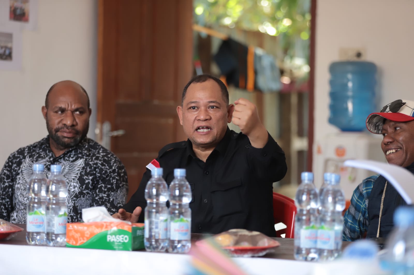 Anggota Bawaslu Totok saat memberikan arahan di Distrik Semangga, Kabupaten Merauke, Sabtu (5/10/2024)