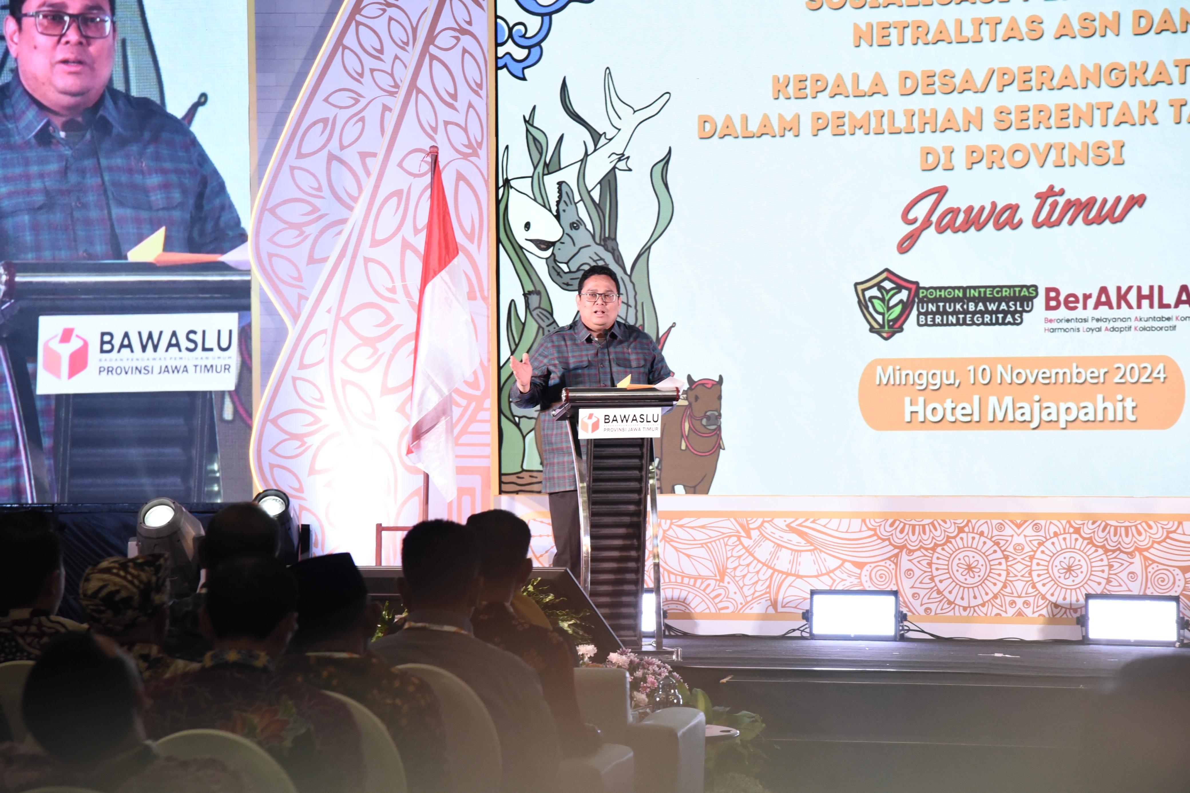 Ketua Bawaslu Rahmat Bagja dalam kegiatan Sosialisasi Pengawasan Netralitas ASN dan Kepala Desa/Perangkat Desa dan dalam Pemilihan Serentak Tahun 2024 di Provinsi Jawa Timur, di Surabaya, Minggu(10/11/2024).