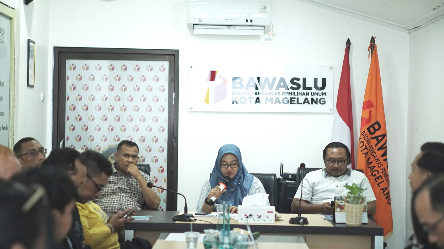 Bawaslu Kota Magelang menggelar rapat koordinasi pelaksanaan penertiban APK, Jum'at (1/11/2024).