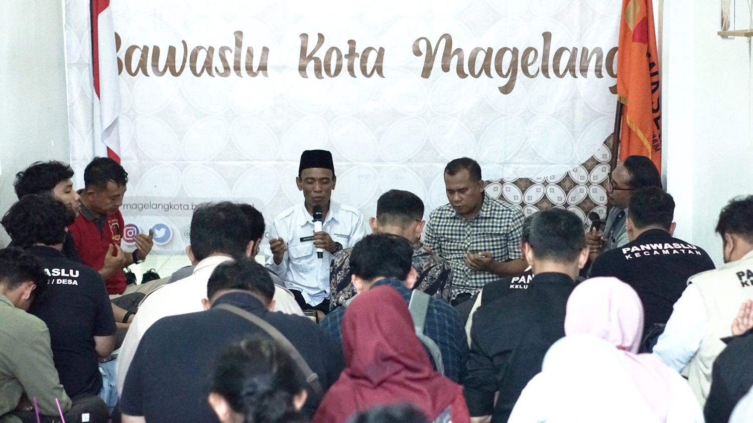 Kegiatan Doa Bersama yang digelar Bawaslu Kota Magelang menjelang pemilihan serentak 2024, Selasa (26/11/2024).