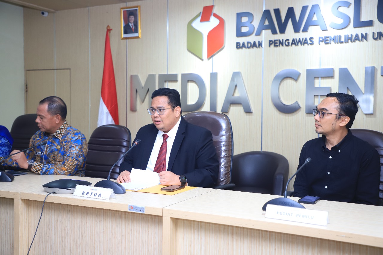 Ketua Bawaslu Rahmat Bagja dalam konferensi pers di kantor Bawaslu pada Senin (28/10/2024).