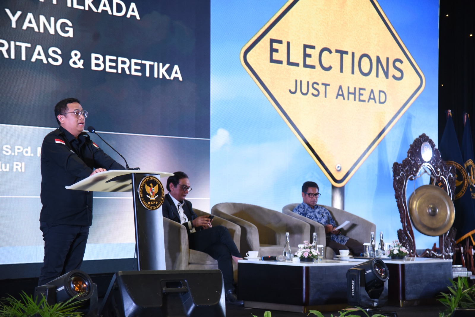 Anggota Bawaslu Puadi menjadi narasumber dalam Rapat Koordinasi Penyelenggara Pemilu Wilayah II di Jakarta, Selasa (5/11/2024).