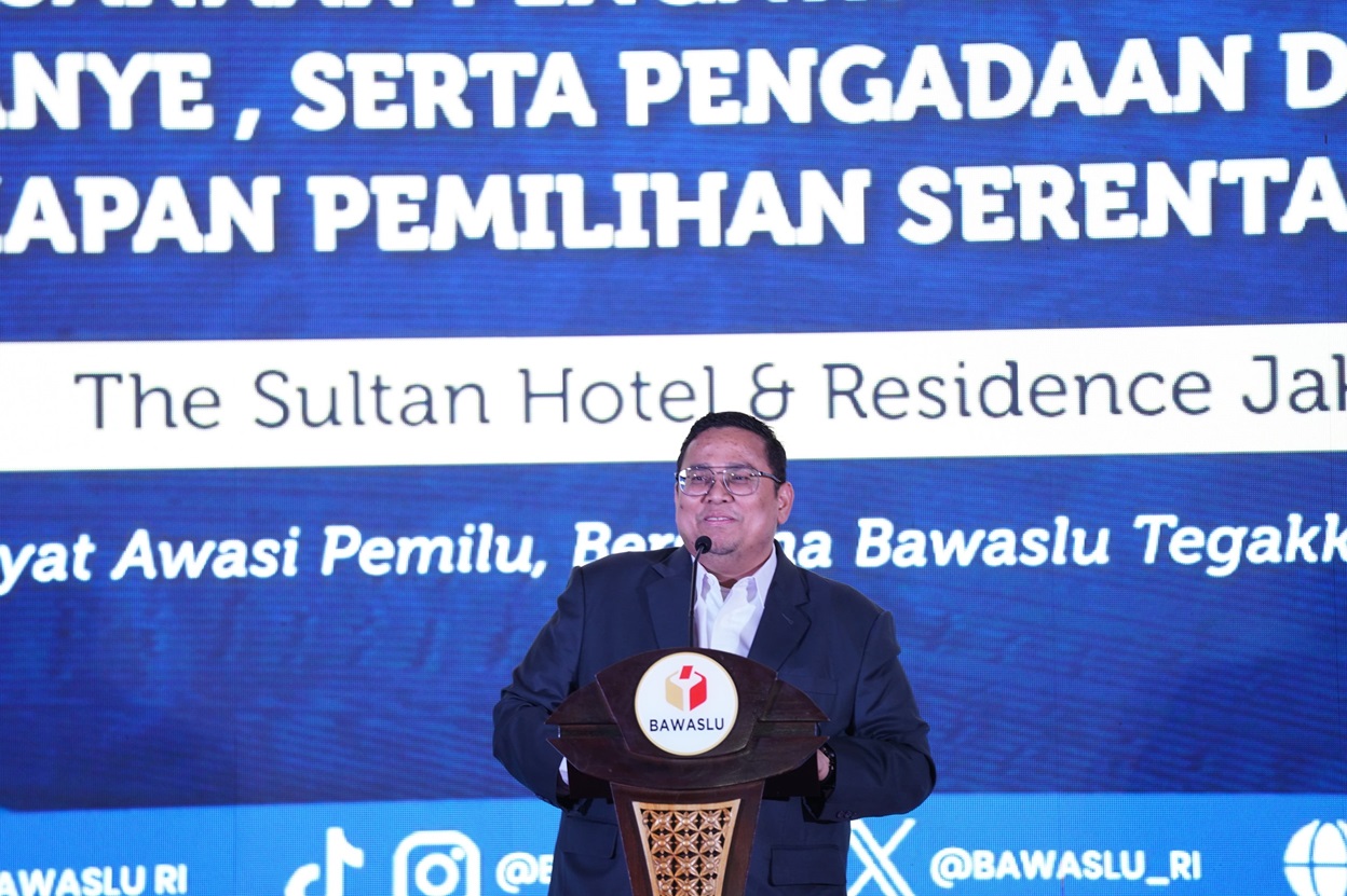 Ketua Bawaslu Rahmat Bagja saat membuka Konsolidasi Nasional Kelembagaan Pengawas Pemilihan dalam Pelaksanaan Pengawasan Tahapan Kampanye dan Dana Kampanye, serta Pengadaan dan Pendistribusian Perlengkapan Pemilihan Serentak 2024 di Jakarta, Selasa (29/10/2024) malam.