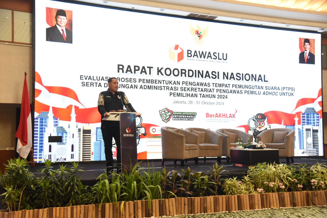 Anggota Bawaslu Herwyn JH Malonda dalam Rapat Koordinasi Nasional Evaluasi Proses Pembentukan Pengawas TPS dan serta Dukungan Administrasi Sekretariat Pengawasan di Jakarta, Rabu (30/10/2024).