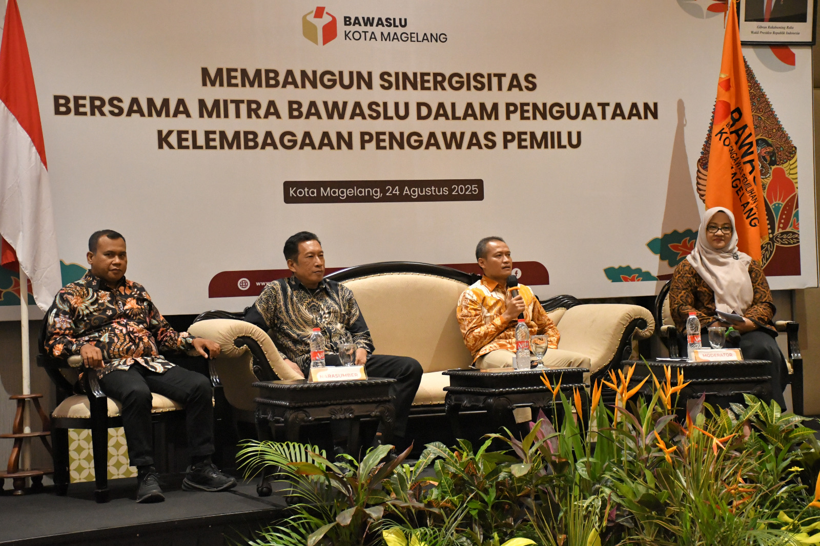 Bawaslu bersama Azis Subekti dalam acara