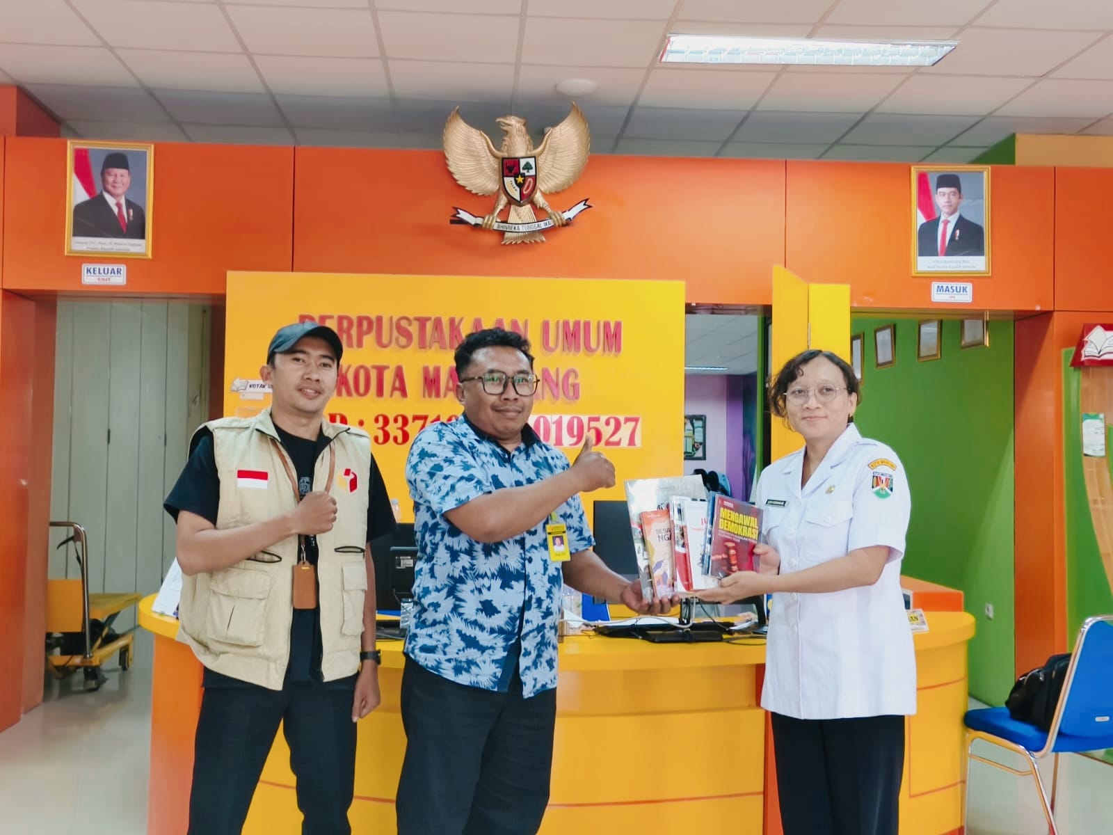 Bawaslu Sumbangkan Buku Pengawasan Demokrasi