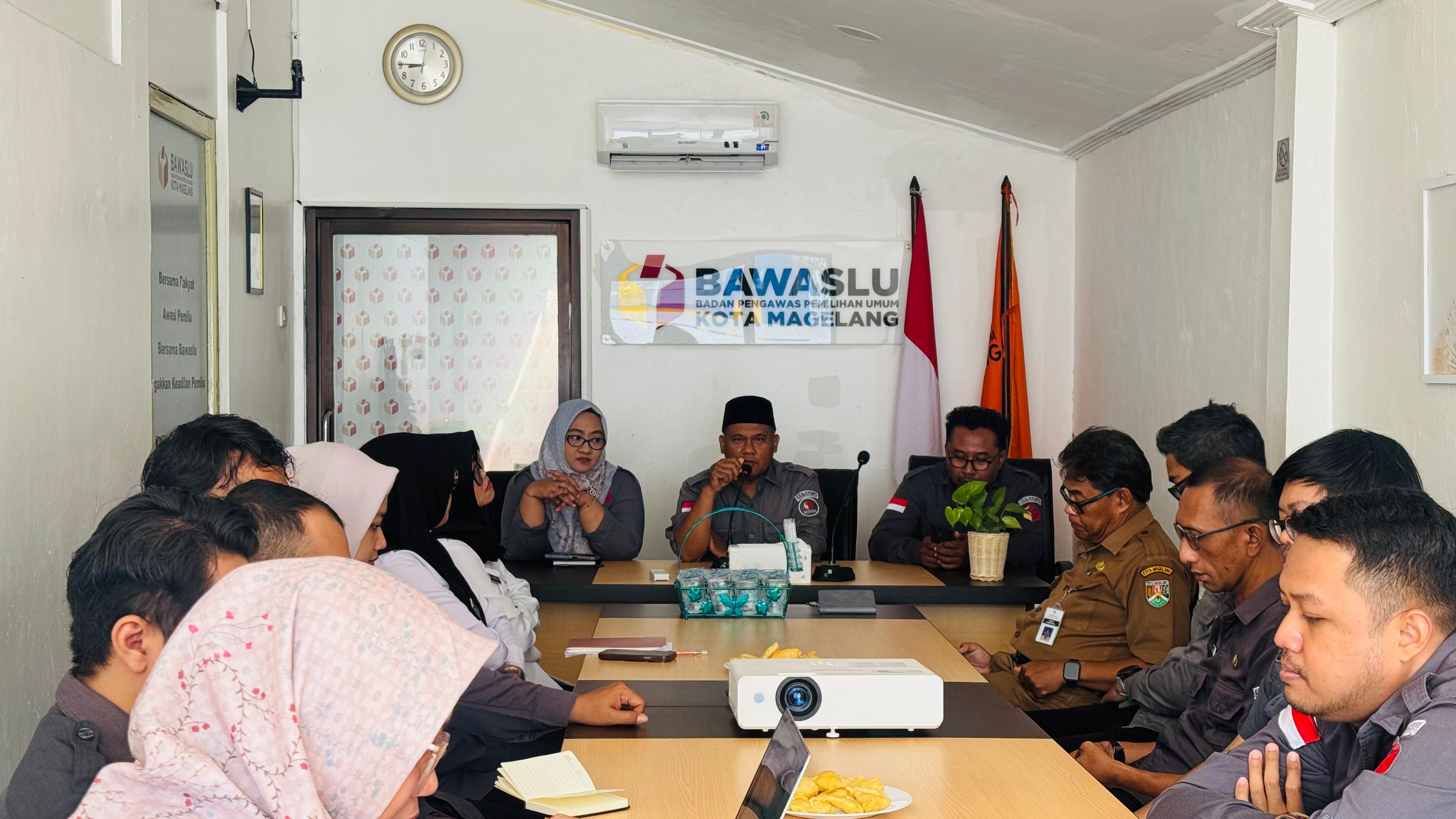 Bawaslu Kota Magelang Meningkatkan Kapasitas Internal dengan Bedah Kasus Pelanggaran