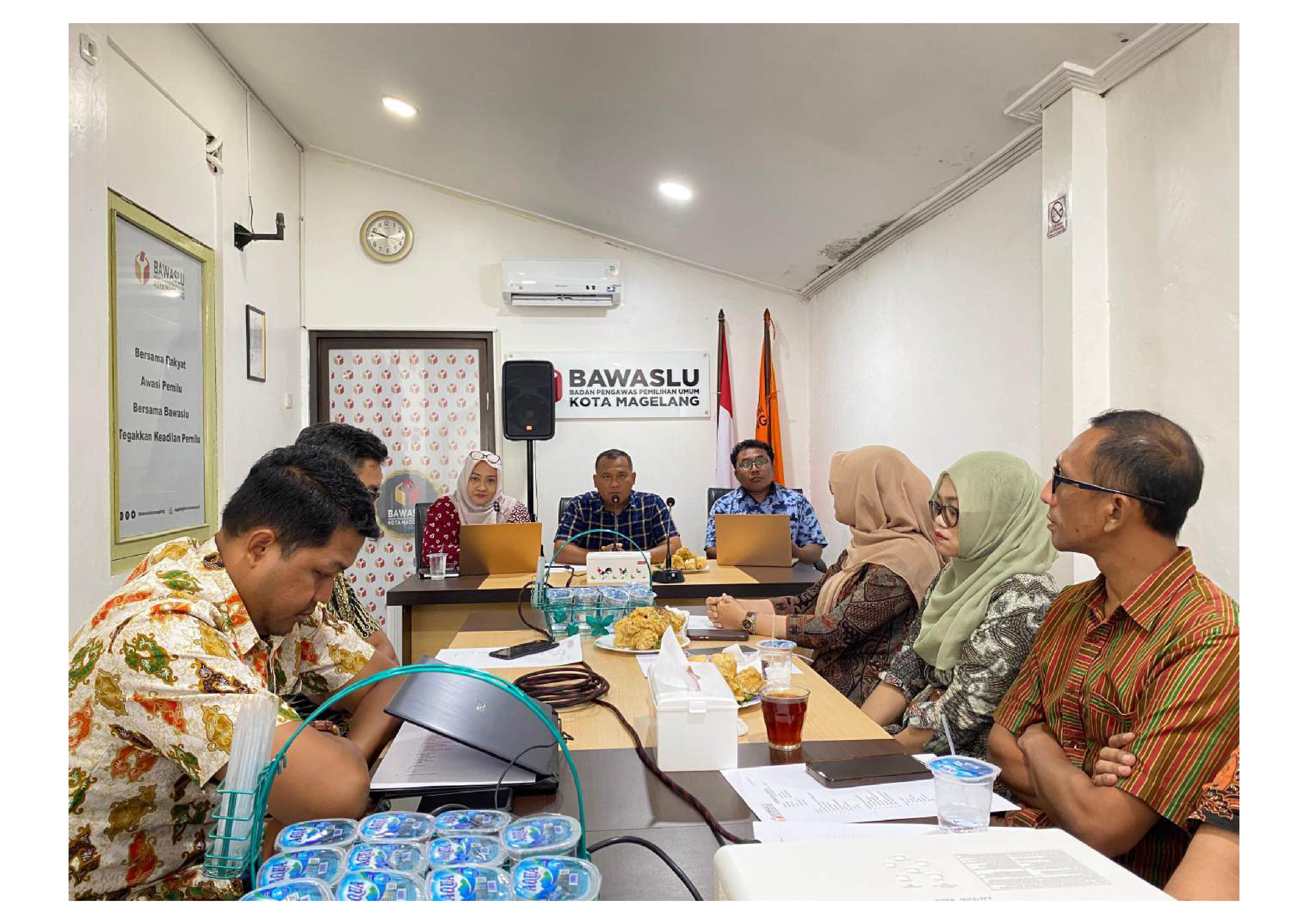 Bawaslu Kota Magelang mengadakan Penguatan Kapasitas pada seluruh jajaran Sekretariat dengan Narasumber dari Komisioner