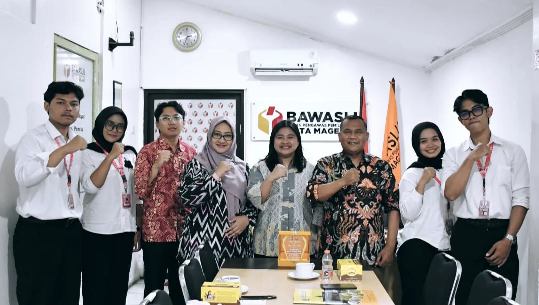 Mahasiswa MBKM Untidar dan Bawaslu Kota Magelang dalam acara Presentasi Laporan Akhir Magang