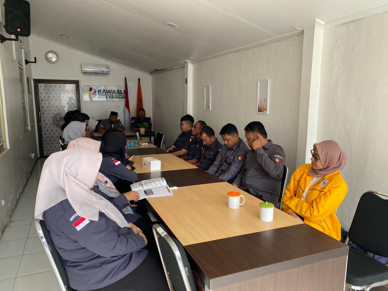 Rapat Rutin oleh Bawaslu Kota Magelang setiap Senin pada Senin, 19 Januari 2026