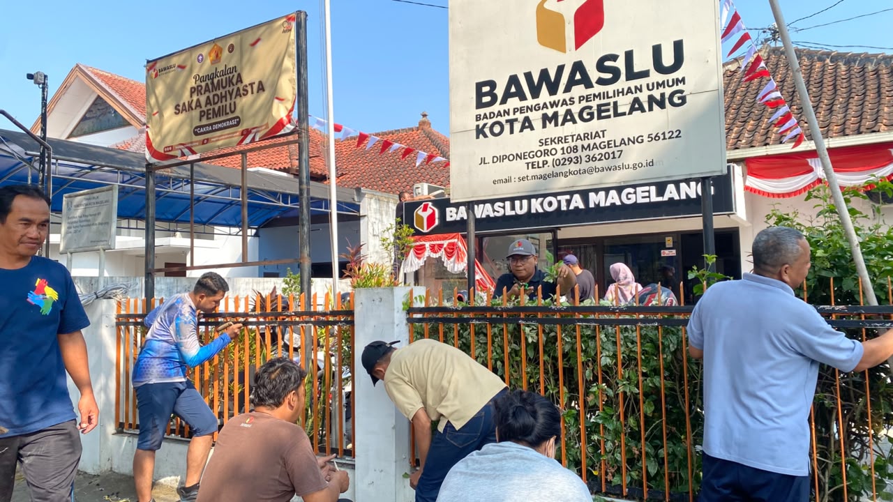 Bawaslu Kota Magelang mengadakan Jumat Berlian 2026 dalam bentuk Kerja Bakti