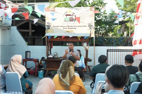 Bapak Maludin Taufiq Ketua Bawaslu Kota Magelang menyampaikan sosialisasi kepada tamu undangan 