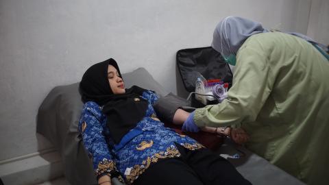 Bawaslu Kota Magelang Mengadakan Kegiatan Donor Darah dengan Semangat Hari Sumpah Pemuda Bersama UDD PMI Kota Magelang