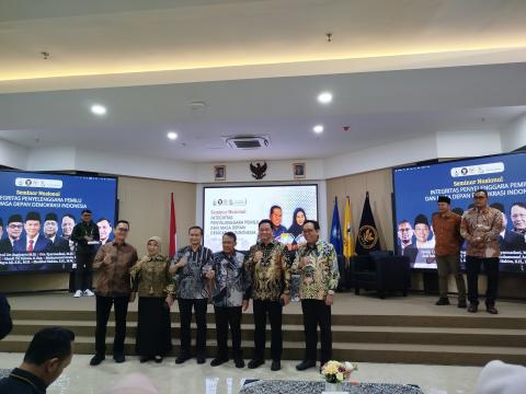 Bawaslu Kota Magelang menghadiri Acara Seminar Nasional Antara DKPP dan Untidar
