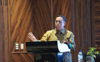 Anggota Bawaslu Puadi saat menjadi pembicara Training of Trainee (ToT) Optimalisasi Peran Masyarakat dalam Pemantauan Persidangan Perkara Pilkada tahun 2024 yang diselenggarakan oleh Komisi Yudisial, Kamis (25/7/2024).