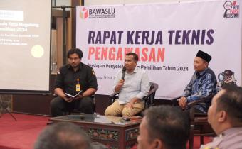 Ketua Bawaslu Kota Magelang Maludin Taufiq saat menjadi narasumber di acara Rapat Kerja Teknis Pengawasan Persiapan Penyelenggaraan Pemilihan Tahun 2024 oleh Panwaslu Kecamatan Magelang Selatan di New Kebon Tebu Cafe & Resto, Magelang, Jum'at (19/7/2024)
