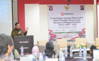 Ketua Bawaslu Rahmat Bagja dalam Diskusi Kelompok Terpumpun dengan tema Penjaringan Aspirasi Masyarakat dalam Penyusunan Rencana Strategis Bawaslu Tahun 2025-2029 di Universitas Indonesia Depok, Jawa Barat, Kamis (15/8/2024)/foto: Publikasi dan Pemberitaan Bawaslu.