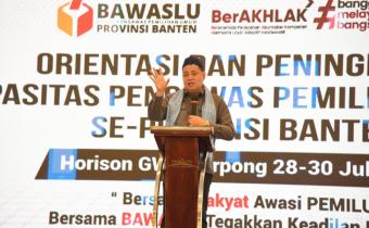 Anggota Bawaslu Herwyn JH Malonda saat menghadiri Peningkatan Kapasitas Pengawas Pemilihan Ad Hoc Se-Provinsi Banten, Minggu (28/7/2024).