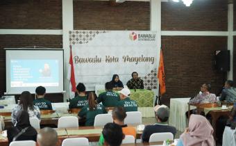 Bawaslu Kota Magelang adakan sosialisasi Demokrasi Inklusif pada hari Rabu, (8/8/2024) di RM Keboen Semilir dengan mendatangkan masyarakat dari berbagai kalangan, mulai dari Tukang Becak, Pedagang Kaki Lima, Ojek Online, Komunitas Kalandara dan Penyandang Disabilitas.