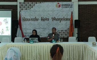 Ketua Bawaslu Kota Magelang Maludin Taufiq membuka acara Rapat Koordinasi Menjelang Penyelenggaraan Festival Budaya Sesarengan Ngawasi Pemilihan Serentak Tahun 2024 di RM Keboen Semilir, Senin (9/09/2024).