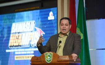 Anggota Bawaslu Herwyn JH Malonda dalam forum Bawaslu Ngampus di Universitas Islam Riau (UIR), di Pekanbaru, Riau, Selasa (20/8/2024).