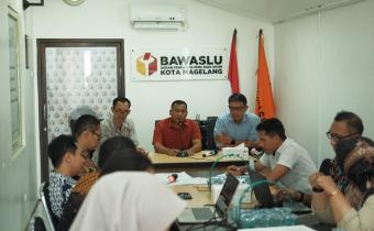 Ketua Bawaslu Kota Magelang Maludin Taufiq memberikan sambutan dalam Rapat Koordinasi Sentra Gakkumdu, Kamis (29/08/2024).